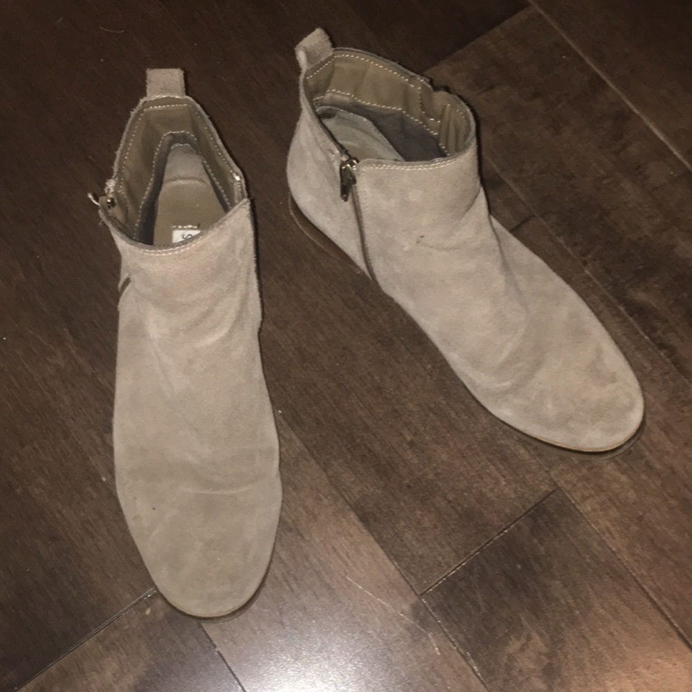 Steve Madden taupe suede bootie